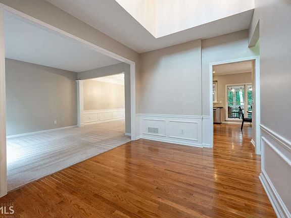 5th image of 1810 Abinger Ln