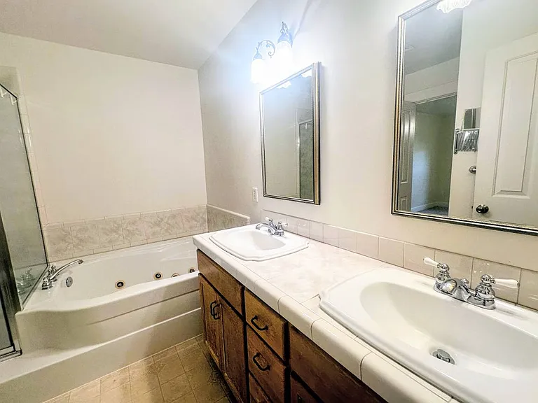 826 Park St — Photo 4