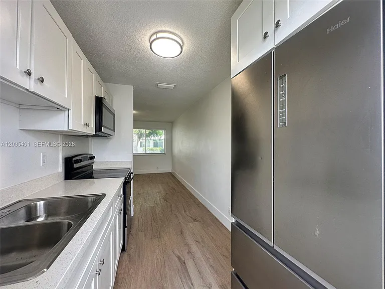 5911 NE 18th Ave #4 — Photo 9