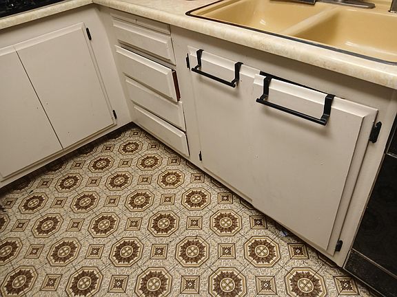 3rd image of 560 W Pleasant Avenue #81