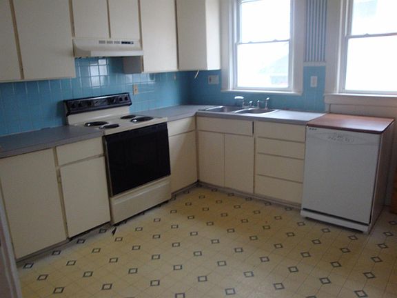 3rd image of 712 Emmet St
