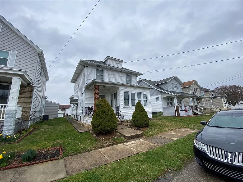 92 Dawson Ave photo 1