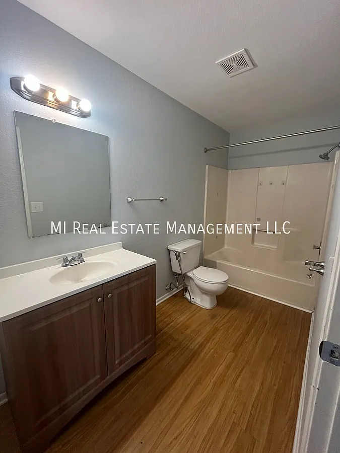 2 bed, 1.0 bath, 840 sqft, $1,365 — Photo 3