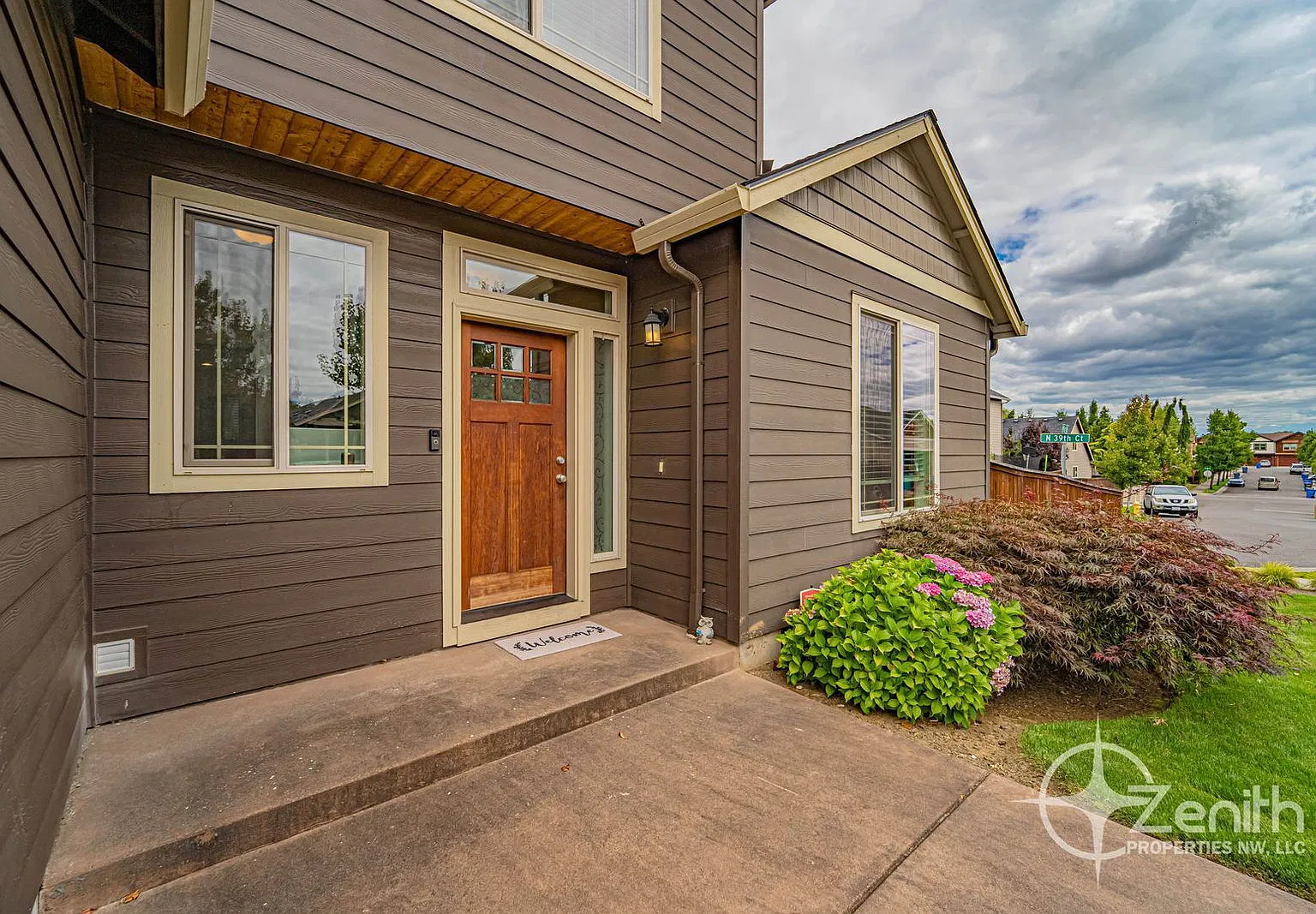 4 bed, 2.5 bath, 2382 sqft, $3,015 — Photo 4