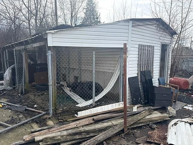2nd image of 647 Lock Ave