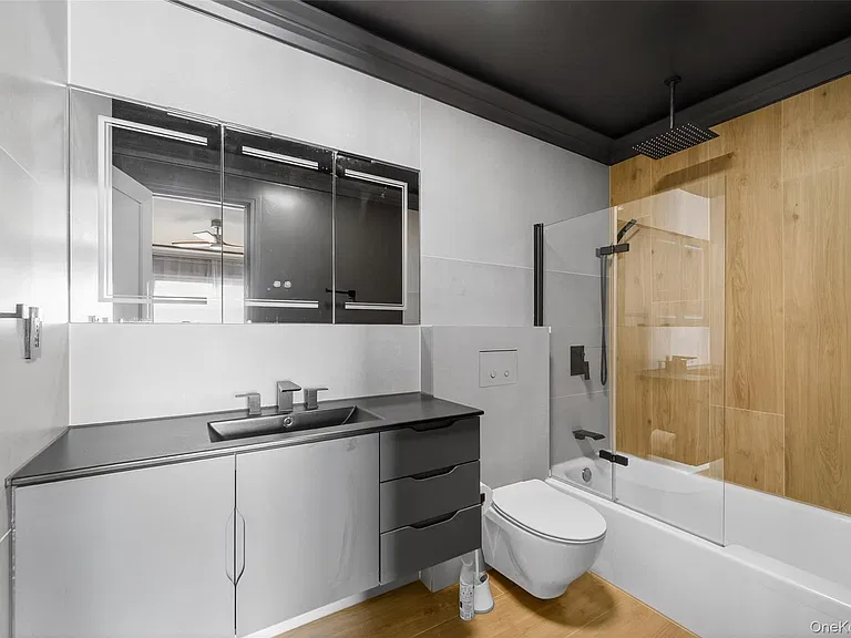 4 White Gate Rd #K — Photo 14