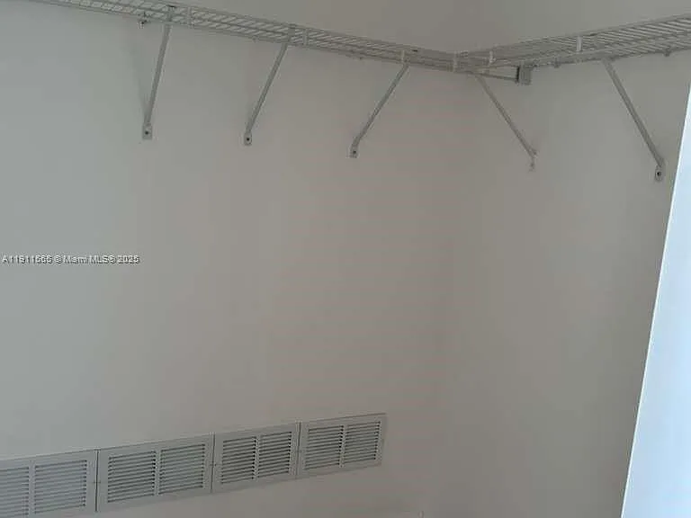 18800 NE 29th Ave #913 — Photo 9
