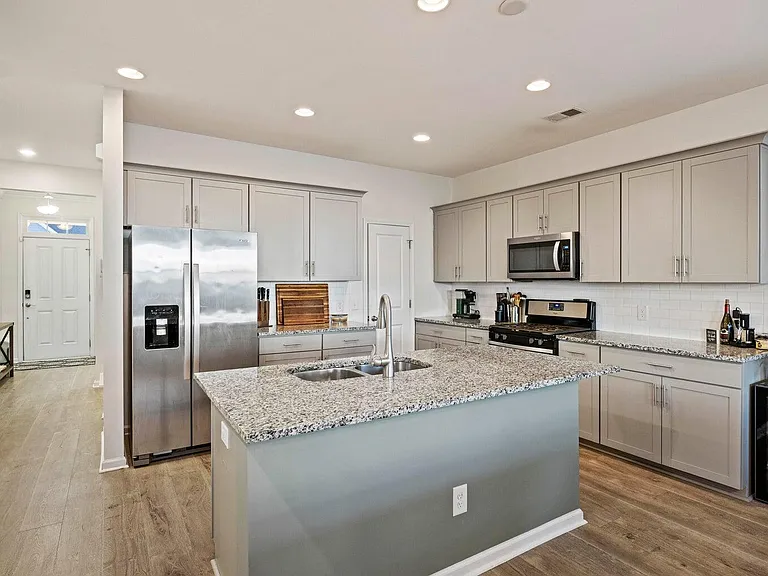 622 Pendleton Dr — Photo 8