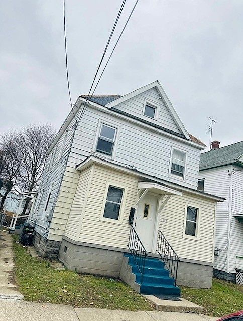 2nd image of 324 Wallace St