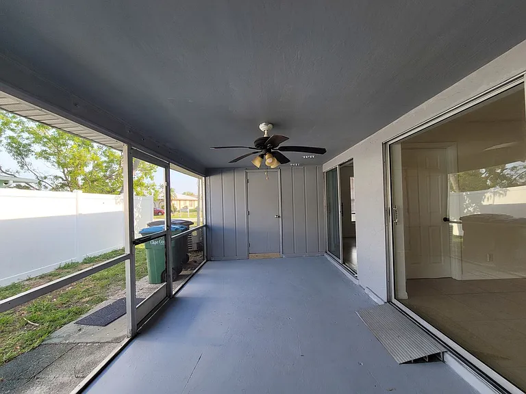 702 SE 47th St #3 — Photo 12