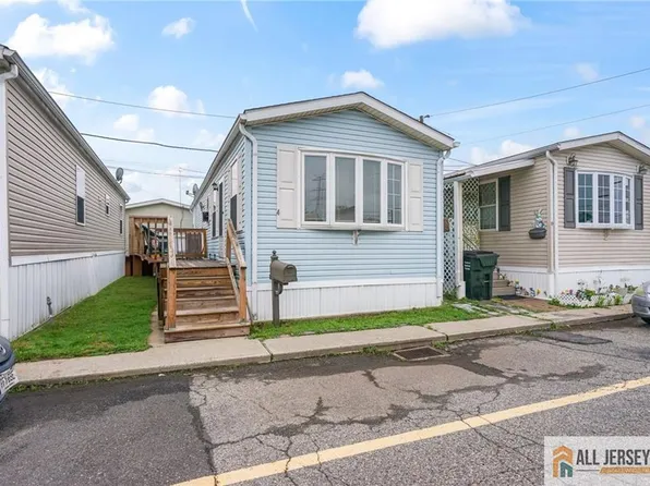 4 Jessie Ln, Avenel, NJ 07001