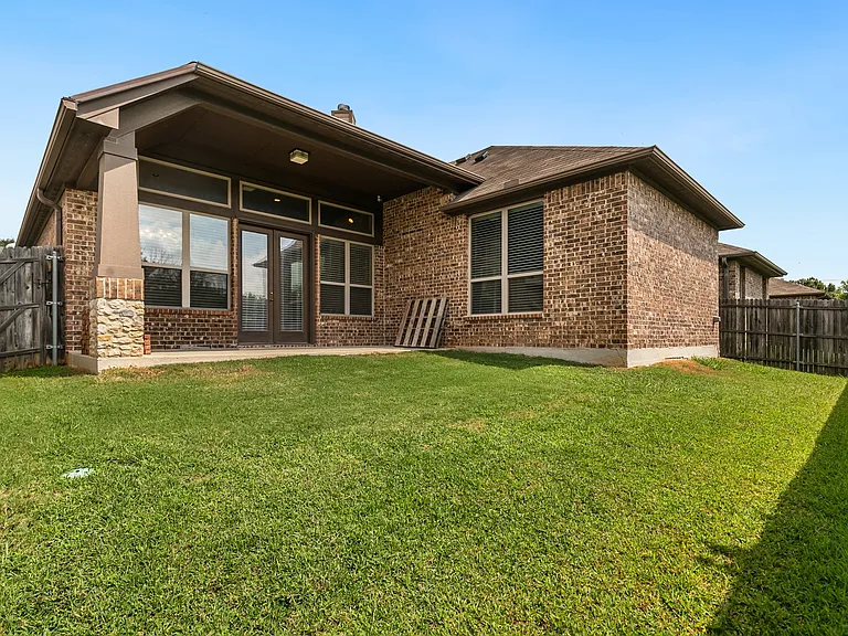 2508 Sanders Ct — Photo 2