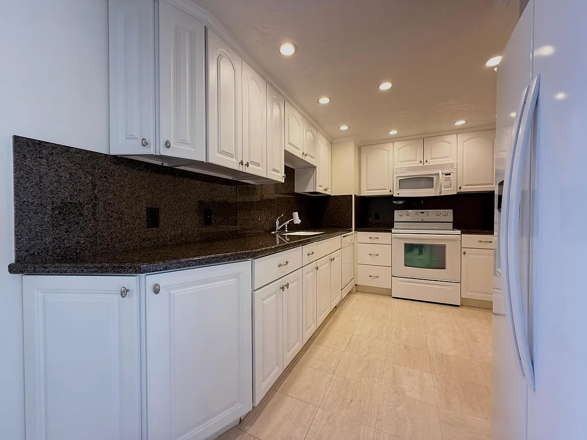 Building Photo - 5600 N Flagler Dr #2209