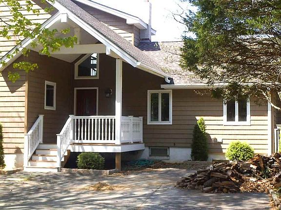 2nd image of 505 Beach Dr
