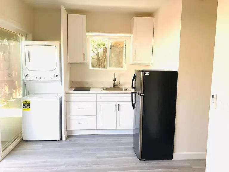 6231 Haas Ave — Photo 1