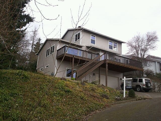 Front of house in culde-sac