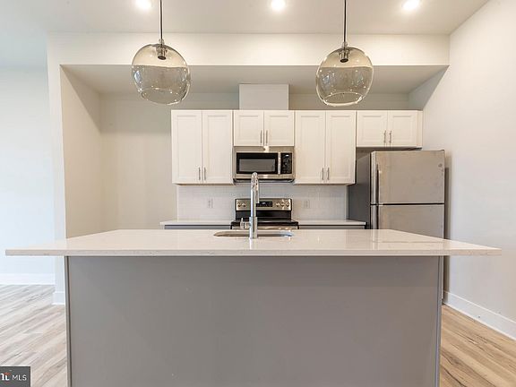 5th image of 2440-44 Kensington Ave #304