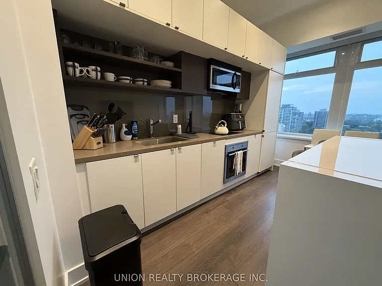 111 Saint Clair Ave W #1527 — Photo 9