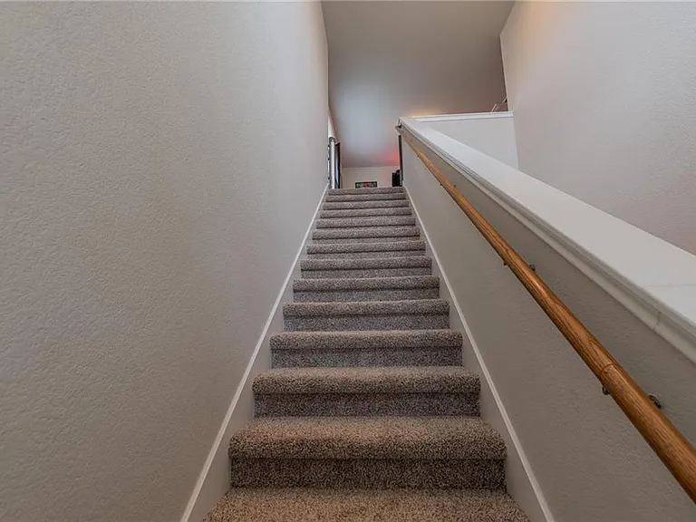 200 Canis St — Photo 8