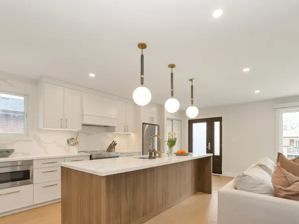 2087 Marine Dr, Oakville, ON L6L 1B8