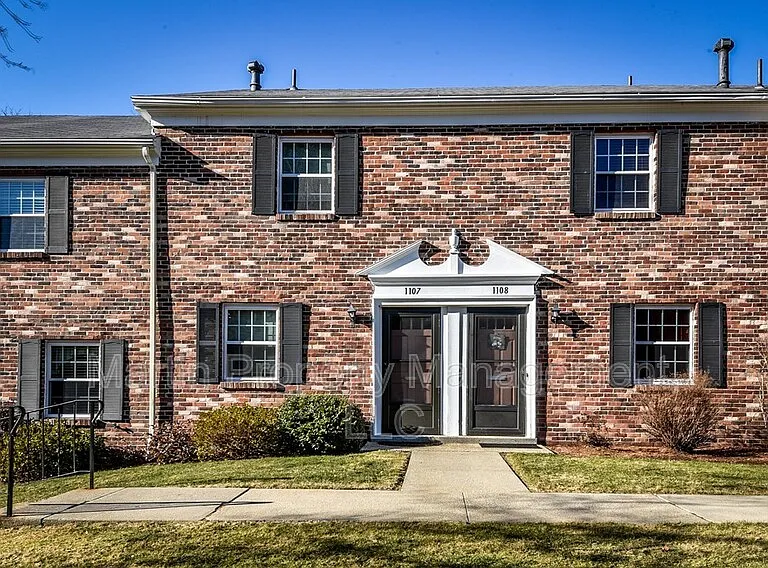 1107 Windsor Dr — Photo 1