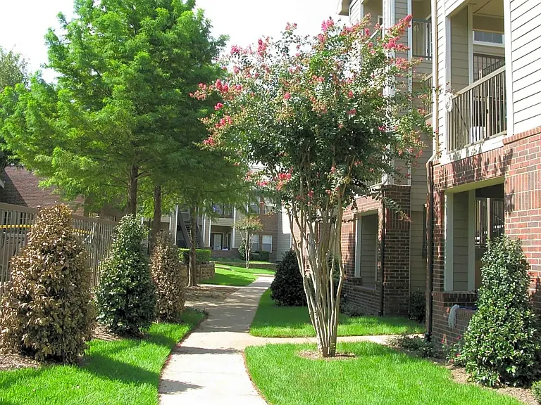 Larkin Apartment Homes — Photo 49