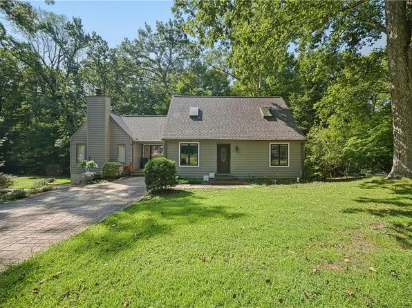 6 Foxcroft Rd, Williamsburg, VA 23188
