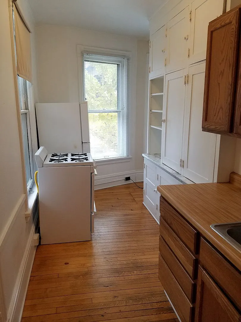 1259 Spaight St — Photo 4