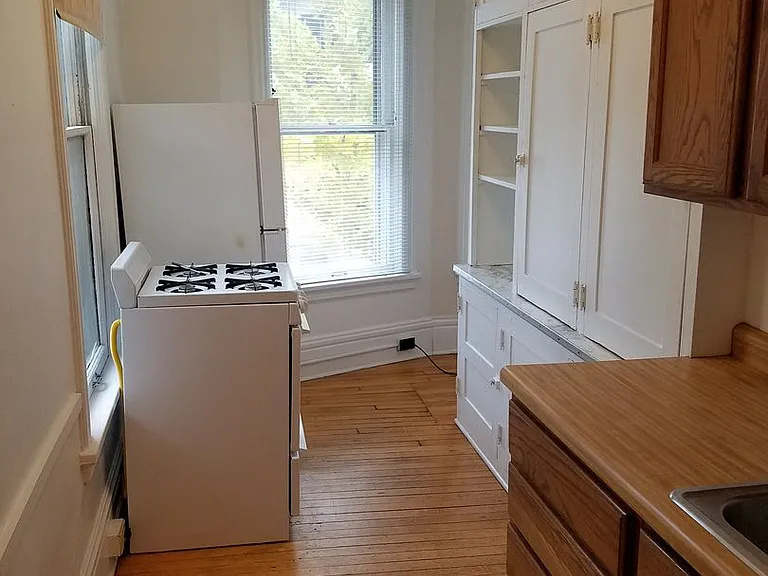 1259 Spaight St — Photo 4