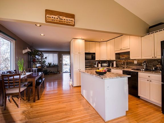 5th image of 212 Uppergate Ct