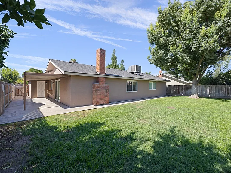 1684 E Walnut Ave — Photo 2