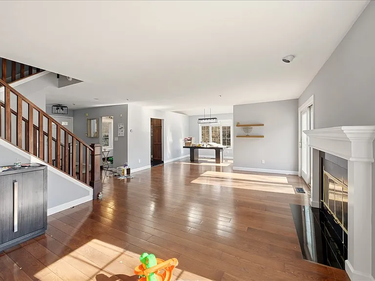 42 Clarewood Dr — Photo 4