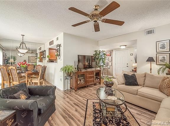 4th image of 7827 Davinci Ln