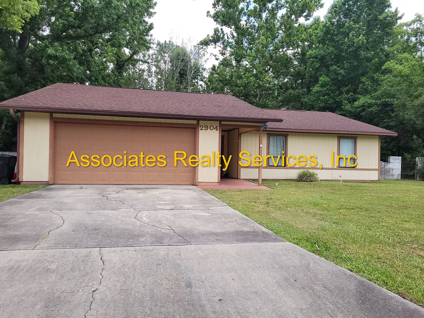 Nice 3 bedroom House! Great for families! Must see! — Photo 1