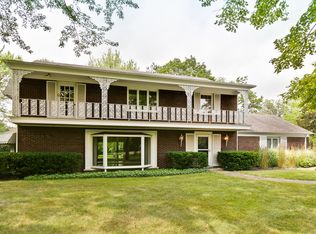 2100 Telegraph Rd, Bannockburn, IL 60015