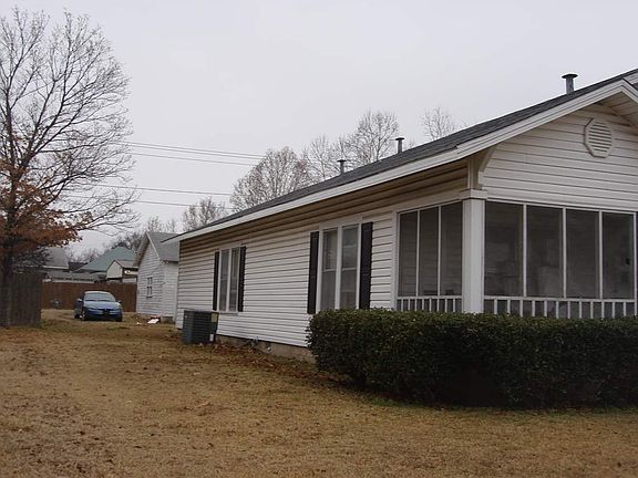 3rd image of 709 W Lillie Blvd