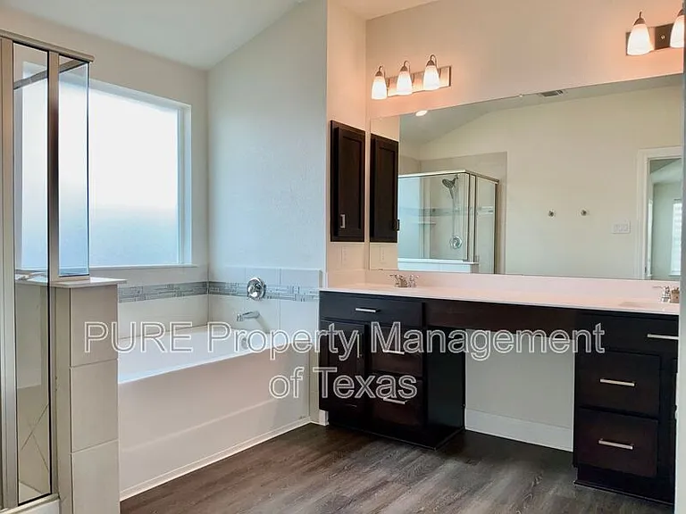 1008 Brenham Ln — Photo 19