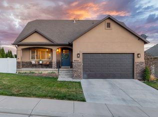 9032 N Barton Creek Dr, Eagle Mountain, UT 84005