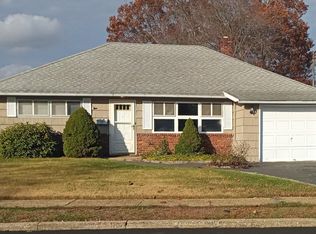 35 Polo Rd, Massapequa, NY 11758
