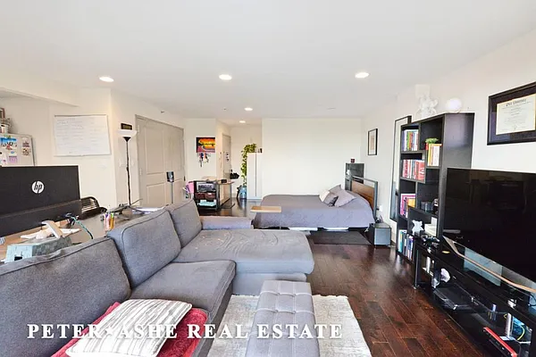 Rented by Peter Ashe | media 5