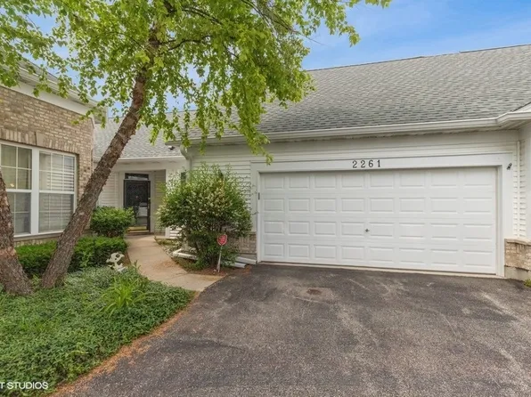 2261 Meadowcroft Ln, Grayslake, IL 60030