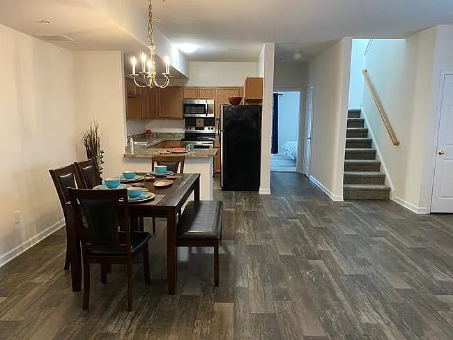 Sunnyside Apartments — Photo 2