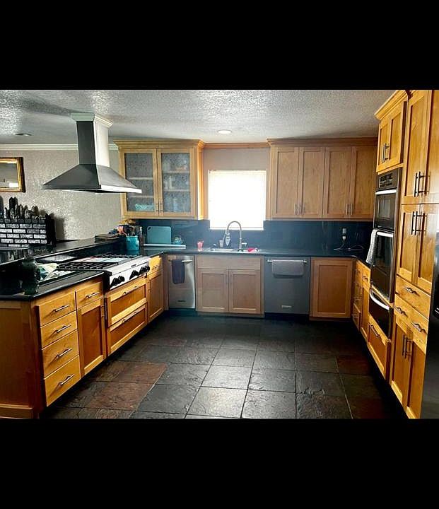 2nd image of 4631 Santa Fe St