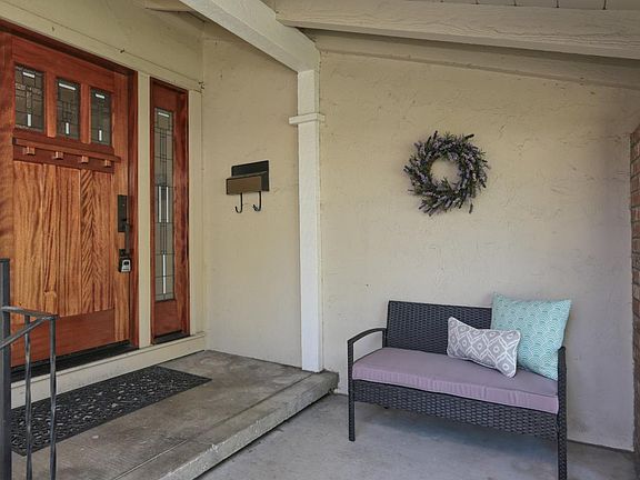 5th image of 6134 Valley Glen Dr