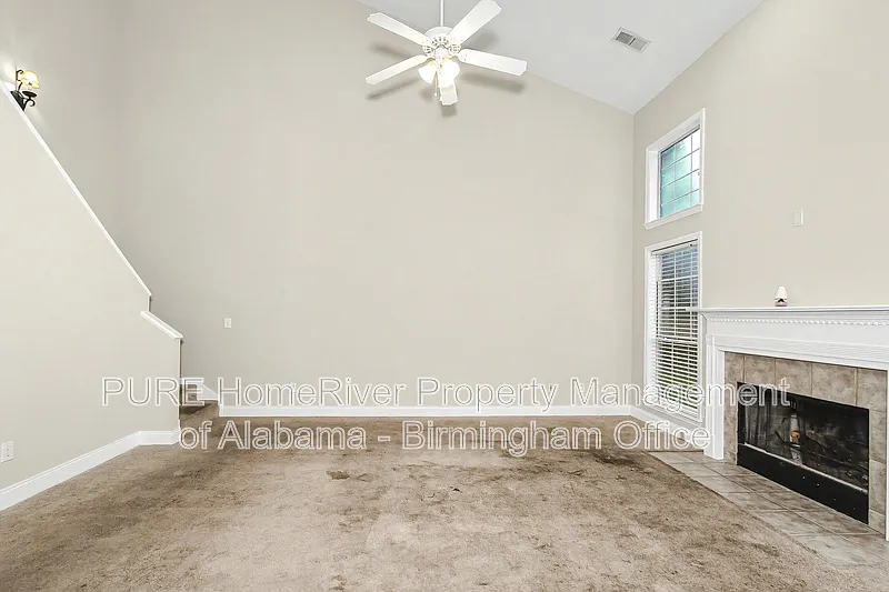 3 bed, 3.0 bath, 2082 sqft, $2,095 — Photo 2