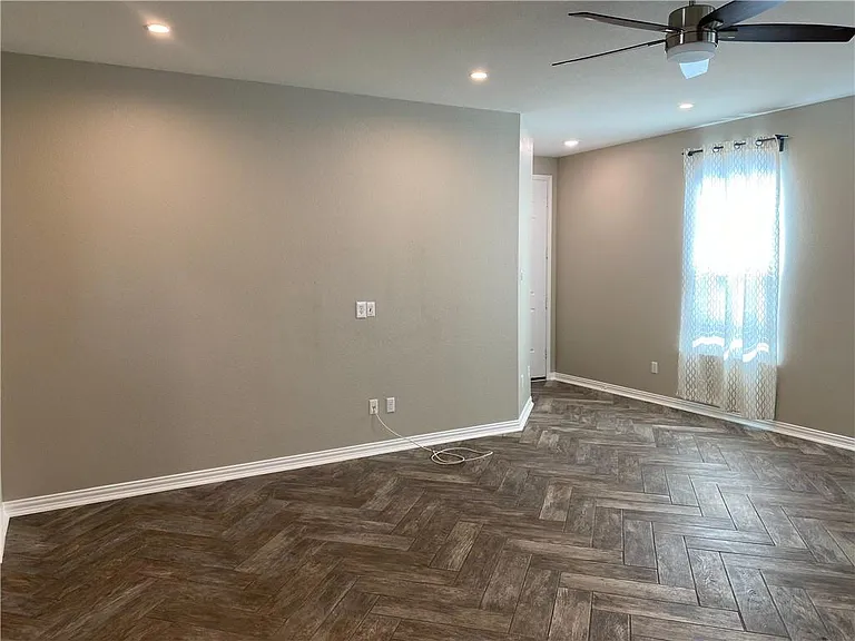 712 Estes Park — Photo 5