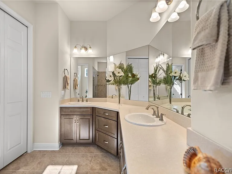 1335 W Greenmeadow Path — Photo 30