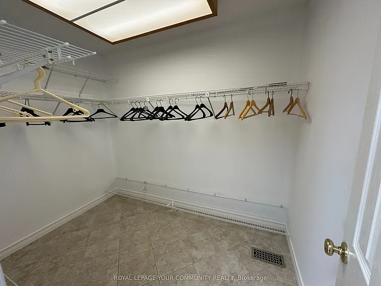 203 Lake Dr E — Photo 30