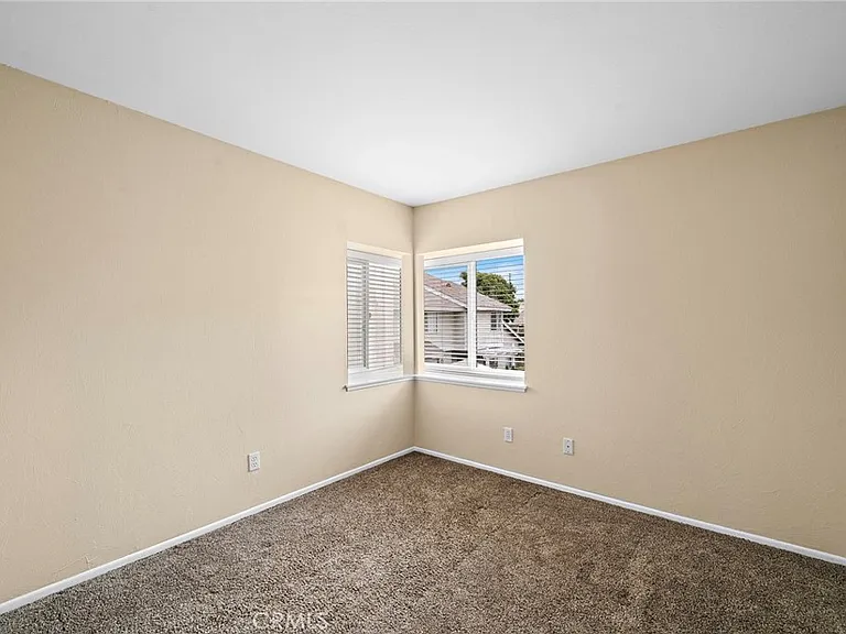 21 Cresthaven — Photo 14