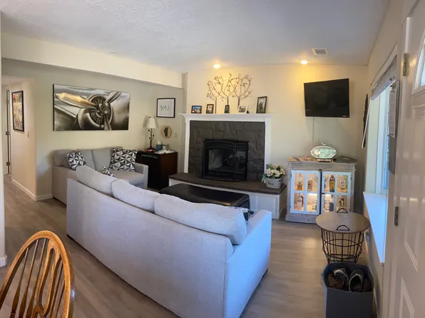 754 Boulder Ct, Stateline, NV 89449